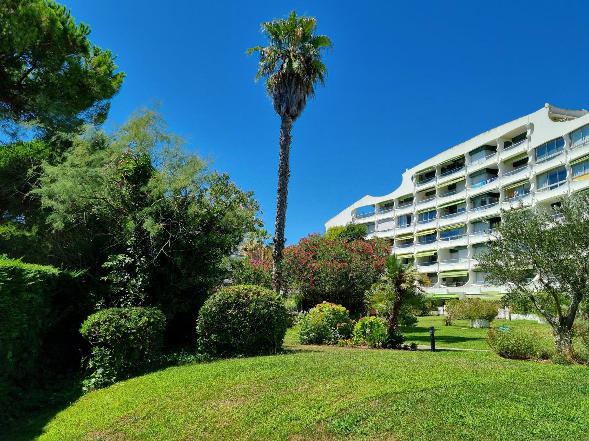Luxe Étoiles: Renovated Oasis with Pool and Modern Comforts La Grande-Motte Exterior photo